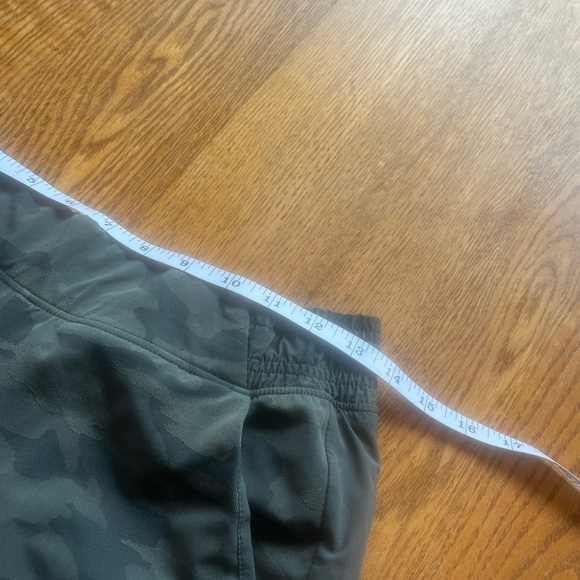 LAST CALL Athleta Brooklyn Textured Lined Joggers Pants Olive Green Camo Size 6 - Picture 9 of 11
